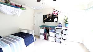 I hear a lot of questions about how to set up a useful and functional craft room. Tour Of A Craft Room And Guest Room Combination Youtube