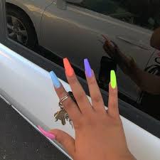 It's a cute and fun look for the spring and summer when the flowers are full in bloom! Fun Nail Art Acrylic Cutesummernails Bright Summer Nails Pretty Acrylic Nails Acrylic Nails