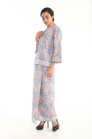 The brand gives the classic baju kurung a modern twist with a wrapped top in a glossed finish. Baju Kurung Kedah Batik Modern