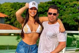 Letras de eduardo costa, musica y videos de eduardo costa en sonicomusica.com letras de ainda tô aí (ao vivo), letras de coração pirata, letras de olha ela aí, letras de forró e paixão. Ex Noiva De Eduardo Costa Diz Que Irmao Do Cantor Ameacou Matar Toda Sua Familia Popline