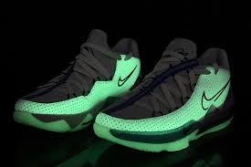 The lebron 17 low with its $30 lower price tag will not take away any of the main features found in the original version. 2020 Release Nike Lebron 17 Low Glow In The Dark Cd5007 005 Nike Air Max 2009 Womens