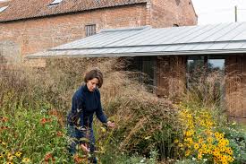 Garden Designer Visit At Home With Emily Erlam In Norfolk Gardenista House Landscape Fire Area Norfolk