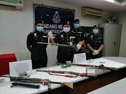 1960 api akta senjata 8 seksyen lonny swampier fashes, his deceptively snib. Tiga Termasuk Bekas Rela Ditahan Miliki Senapang Buatan Sendiri