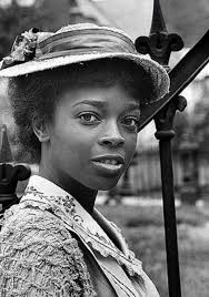 Fay Hauser is not only an actress but she is also a producer of movies such  as The Hot Chick (2002), Candyman: Farewell to the Flesh (1995) and Akeelah  and the Bee (