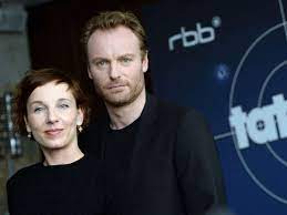 Help us expand our database by adding one. Tatort Berlin In Der Ard Diese Bett Szene Mit Mark Waschke Sorgt Fur Diskussionen Tv