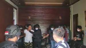 Munarman menyebut revolusi itu adalah revolusi akhlak. Wriu06xpcsjz4m