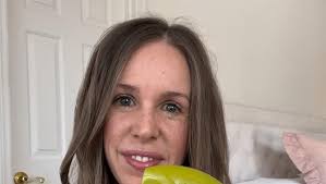 Amazon.com: סכין חיתוך קמטים של Joie, חותך גלי לתפוחי אדמה, ירקות ופירות,  נהדר עבור כלי חיתוך ראשון לילדים, גאדג'ט מטבח כיפי, פלדת אל-חלד, ללא BPA,  הצבעים עשויים להשתנות : לבית ולמטבח