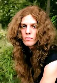 I know I'm old and ugly but I still deserve some love 🥺💔 But i think no  one cares about me 😢