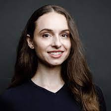 Meryl Draper's Instagram, Twitter & Facebook