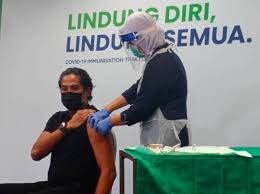 Golongan yang belum mendapat janji temu kerana tidak mempunyai dokumen pengenalan atau perjalanan, kata khairy jamaluddin. Kj Individu Pertama Terima Suntikan Vaksin Sinovac