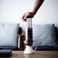 Pressing An Aeropress Coffee New Gold Version Available Online Shop Aero Alternativebrewing Link In Bio Perfect Press Method By 55coffee In 2020 Kaffee Zwillinge