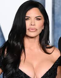 Hat Lauren Sanchez sich Brustimplantate einsetzen lassen?