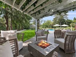 21 Bellows Ct, Southampton, NY 11968