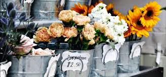 The florist will pick the best flowers for the season and pair it with the correct matching greens and other type of flowers to make it look absolutely stunning every time. 5 Best Flower Of The Month Club To Join Or Gift In 2020 Buying Guide