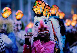 Der morgestraich (morgenstreich) um schlag 4.00 uhr morgens am montag nach aschermittwoch ist der auftakt der basler fasnacht. Morgestraich In Basel Wie Kommt Man Hin Sudwest Badische Zeitung