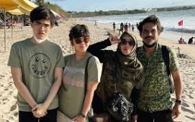 Setelah menikah dan memiliki anak, rina gunawan banting setir dengan menjadi seorang pengusaha event organizer yang sukses. 7dvxxkgei9kxsm
