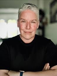 Sarah Wilk's Instagram, Twitter & Facebook