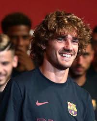 Champion du monde ⭐️⭐️ et parrain de l'association @unriencesttout. Soccer Hairstyles Boys Messi Soccer Hairstyles Boys In 2020 Griezmann Antoine Griezmann Fussballfrisuren