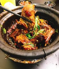 If my memory doesn't fail me, the first time i tried dry bak kut teh was at leong kee when they were still at beach road. Leong Kee Klang Bak Kut Teh Geylang Lorong 11 Littlemissramen