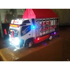 Cetakan pertama sangat memuaskan gaess pamer kabin cetakan resin kabin miniatur truk cetakan resin model canter 1:10 sisa dasbor ,kursi ,stir. Harga Miniatur Truk Canter Oleng