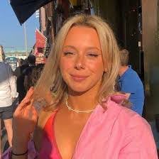 Gwen Ebert's Instagram, Twitter & Facebook