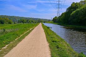 The leeds & liverpool canal is perfect for walkers. Mark S History There And Back Again A Walk Between Rodley And Apperley Bridge West Leeds Dispatch