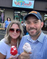 Elisa Barraza's Instagram, Twitter & Facebook