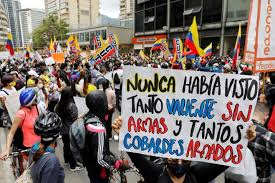 524 likes · 1 talking about this. Fotos Los Carteles Hablan Por Los Colombianos En Las Manifestaciones Vanguardia Com