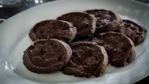 Biscuits Au Chocolat Et Au Toffee Recipe Delicious Desserts Desserts No Cook Desserts