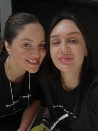 Ah, o servir! Quantas vezes já ouvi: “Carla, você não acha que é muita  igreja? Mas só eu sei… existem escolhas que doem e renúncias que machucam.  Ainda assim, toda vez que