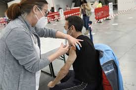 El estudio llevado a cabo en reino unido reclutó a más de 15.000 participantes de entre 18 y 84 años. Novavax La Socia De Zendal La Unica Farmaceutica Del Covid Que Aun No Se Ha Hecho De Oro Galicia