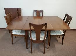 Broyhill oak dining room set, table, 6 chairs, china hutch, 2 leaves. Lot Art Broyhill Emphasis Dining Table 4 Chairs