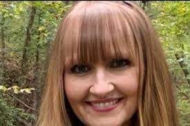 Shelley Huggins's Instagram, Twitter & Facebook