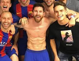 Пулишич кристиан / christian pulišić. 7 Questions That Need Asking About Barcelona S Dressing Room Celebration Picture After Crazy Psg Victory Irish Mirror Online