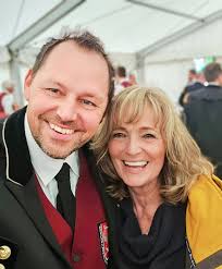 Schneeweißchen und Rosenrot (@quetschkommodengaudi)