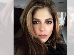 Selma blair's multiple sclerosis experience will be explored in the new documentary 'introducing an intimate new documentary from director rachel fleit will explore selma blair's harrowing experience. Selma Blair An Ms Erkrankte Schauspielerin Hupft In Swimming Pool Stars