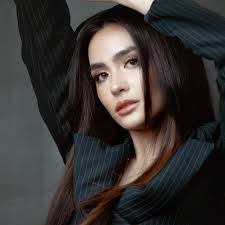 Angela Alarcon's Instagram, Twitter & Facebook