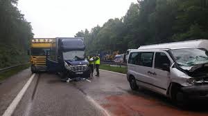 Trasa s1 dąbrowa górnicza kolizja drogowa trzech pojazdów , forda , pomocy drogowej i samochodu ciężarowego tir. Dabrowa Gornicza Wypadek S1 Karambol Na S1 Dabrowa Gornicza Korki Dk94 Dabrowa Wypadek S1 Dabrowa Gornicza 2 Czerwca Tvs Pl