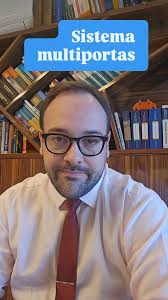 📺 Você já ouviu falar no sistema multiportas?, Essa expressão foi  popularizada por Frank Sander em 1976, durante a conferência Pound, nos  Estados Unidos. A proposta é simples, mas poderosa: cada ...