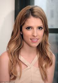 Anna Kendrick Hits A Fashion High Note As She Collects Award For Selling One Million Copies Of Her Music Single Cups Anna Kendrick Hair Anna Kendrick Hair Styles