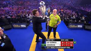 The original and number one source for independent darts coverage for more than a decade follow if you love the darts! Toeschouwer Steelt Beker Tijdens Finale Wk Darts Nos