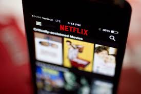 Lalu apa bedanya netflix dengan layanan netflix sendiri sudah tersedia di 190 negara, termasuk indonesia. Dua Film Baru Bertabur Bintang Hollywood Segera Tayang Di Netflix Apa Saja Halaman All Kompas Com