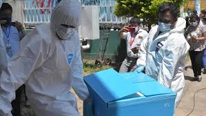 Actualmente se encuentran disponibles para su aplicación en los grupos priorizados, las siguientes vacunas: Llegaron A Bolivia 500 000 Vacunas Sinopharm Para Iniciar La Vacunacion Masiva Contra El Covid 19