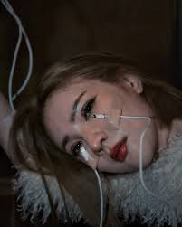 掰了各位-悄悄話篇常有人問：做自媒體是不是很好賺？ ：拍拍照片、錄個影片就能輕鬆賺錢？ 如果你這樣想，那你只看到了幾秒鐘的光環