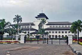 Liburan di beberapa tempat wisata bandung kota akan terasa nyaman dan menyenangkan jika segala jenis akomodasi seperti transportasi terpenuhi dengan baik. Rekomendasi 10 Tempat Wisata Anak Di Bandung Halaman All Kompas Com