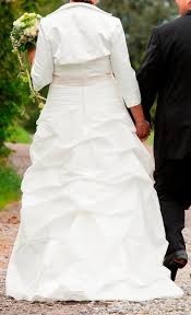 Check out our satinband hochzeit selection for the very best in unique or custom, handmade did you scroll all this way to get facts about satinband hochzeit? Brautkleid A Linie Mit Raffung Satinband Und Perlen Brinkman Kleiderkorb De