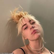 Blonde allegedly gets more of this blonde's pleasure zone. Billie Eilish Shows Off Her Blonde Hair Again Aktuelle Boulevard Nachrichten Und Fotogalerien Zu Stars Sternchen