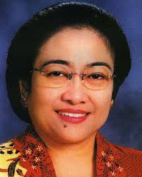 Inilah megawati, di ktp agamanya islam, shalat wajib 5 waktu tidak pernah, tapi doyan sembahyang hindu hingga fotonya menyebar ke mana2 (lihat di kompas atau republika tanggal 8 oktober 1998 Our Campaigns Candidate Megawati Sukarnoputri