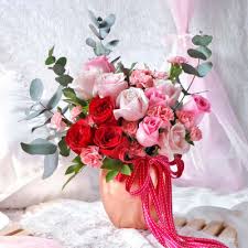Well, we offer our valentine's day gifts available at affordable prices and to make your online valentine shopping experience better, we also offer you plenty of awesome. Valentines Day Flowers Buy Send Valentine S Day Flowers Online Interflora India