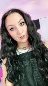 Angela Zach's Instagram, Twitter & Facebook